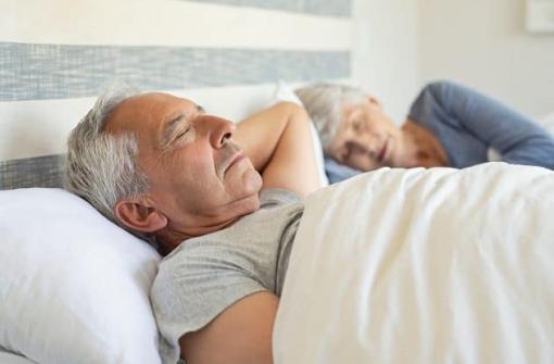 Zdrowy sen dla seniorów: Jak poprawić jakość snu?